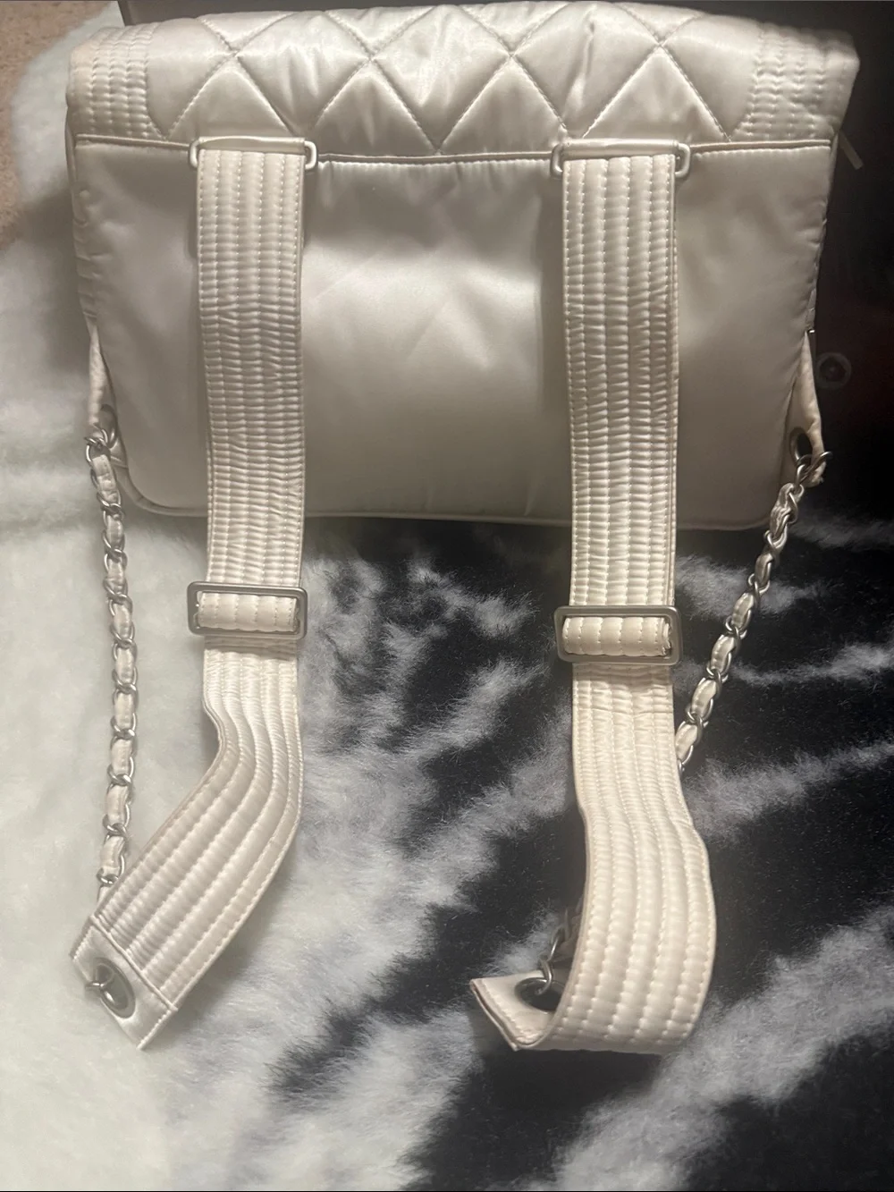 Quilted Cream backpack with part Chain Strap